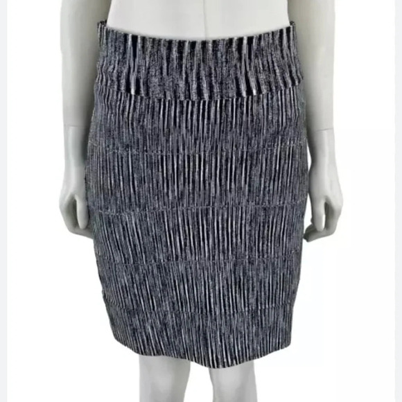 NWOT BCBGMaxAzria Stretch Skirt NEW black & white stripe size Large - Picture 2 of 7